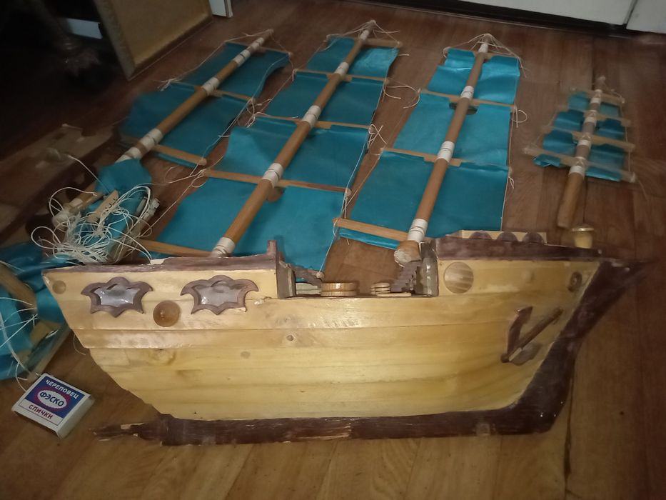Деревянный корабль . Парусник