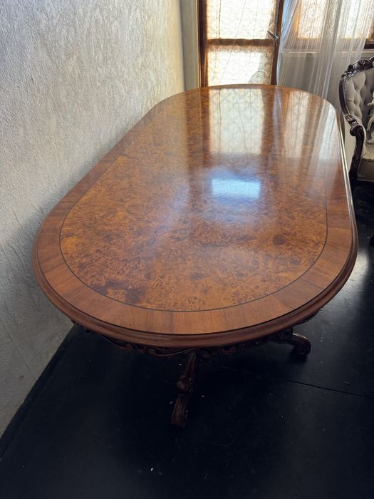 Масивна трапезна маса с 8+ места