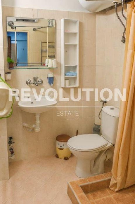 Дава се под наем Тристаен апартамент в Варна, Колхозен пазар - 90 кв.м за 575 € - Снимка #3