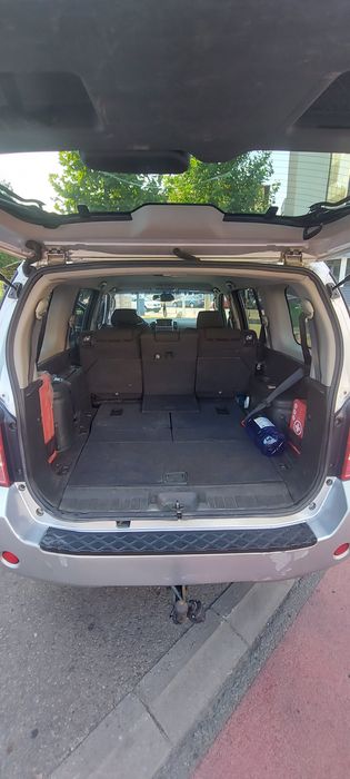 Vând Nissan pathfinder gri