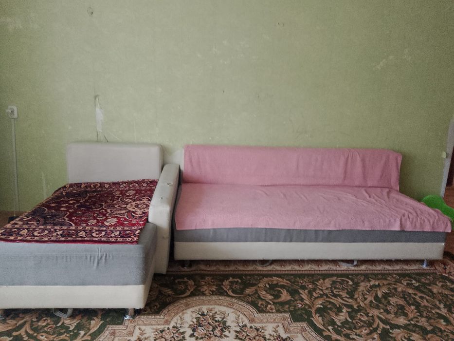 Продается диван в зал