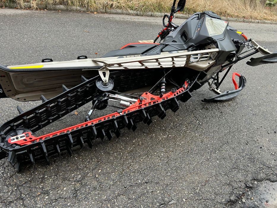 Vand snowmobil Ski-Doo 850 turbo , an 2022 ,230 km, senila:165