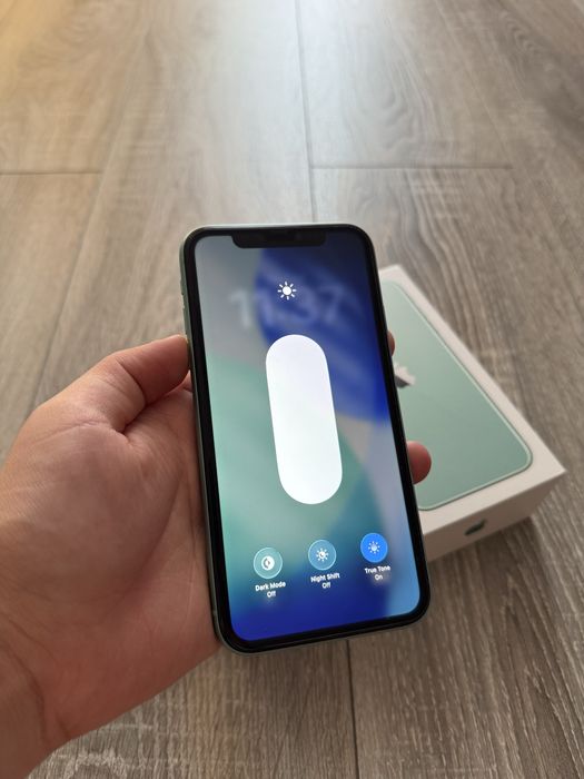 Vand iPhone 11 - Diverse culori - CA NOI