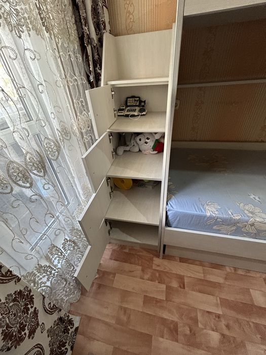 Продам двухярусную кровать 2*90
