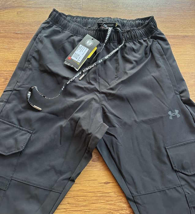 Мъжко,шушлеково,черно КАРГО долнище Under Armour