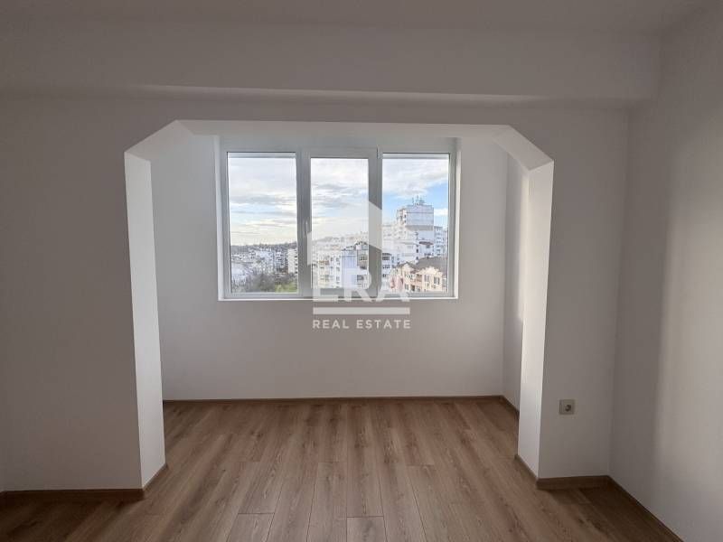 Тристаен (преустроен) апартамент за продажба след основен ремонт, райо