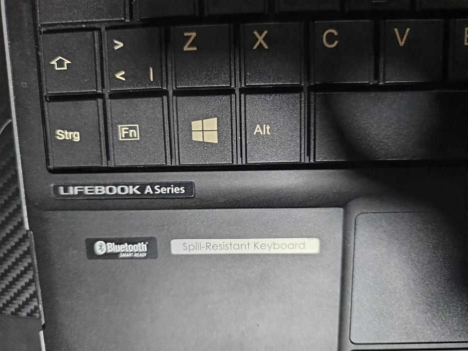 Vând laptop Fujitsu LifeBook A series