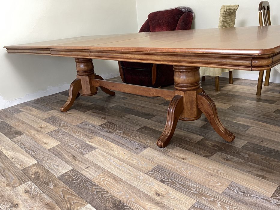 Гостинный стол со стульями