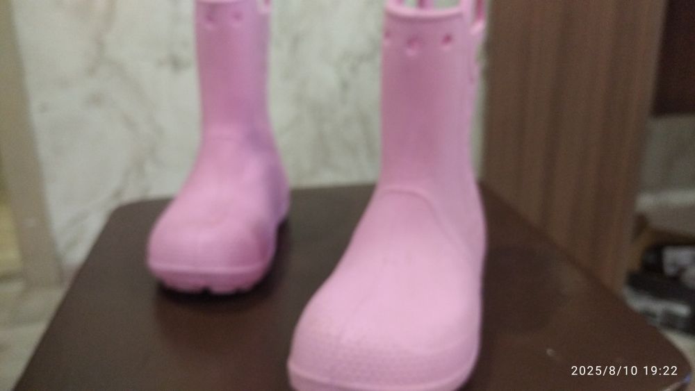 Продам  crocs'.Детский ,розовый, лёгкие.