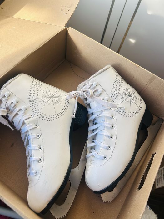 Срочно продается фигурные коньки