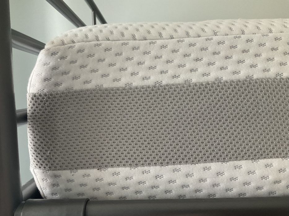 Високо легло-надстройка с работен плот и матрак