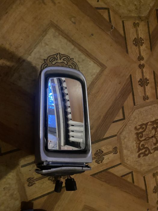 Боковое зеркало