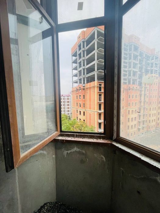 Uy sotiladi. To'rt xonali.