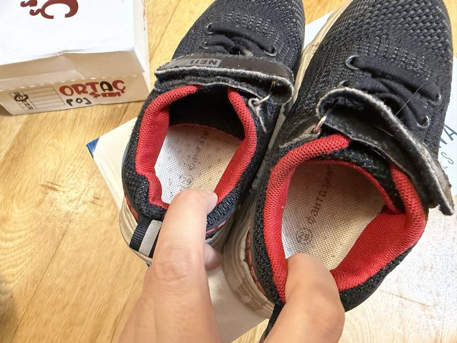 Отдам обувь детскую