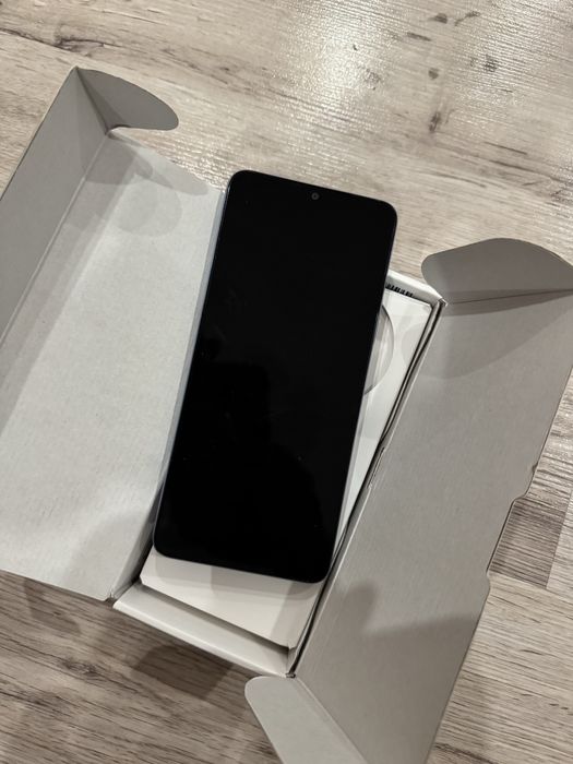 Vand Telefon Redmi A3 nou.