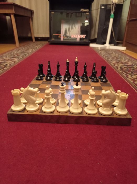 Шахматы.Класические.Фигуры пластмассовые.