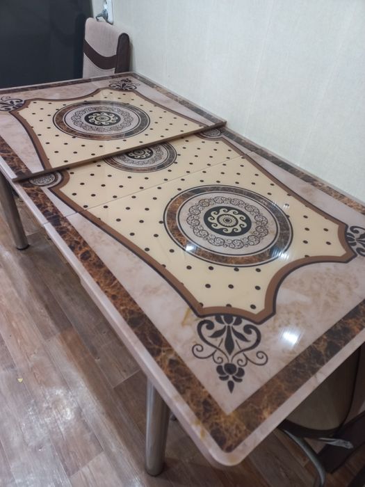 Кухонный стол с стульями