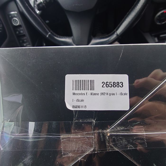 Mercedes E-class W 214 1:18