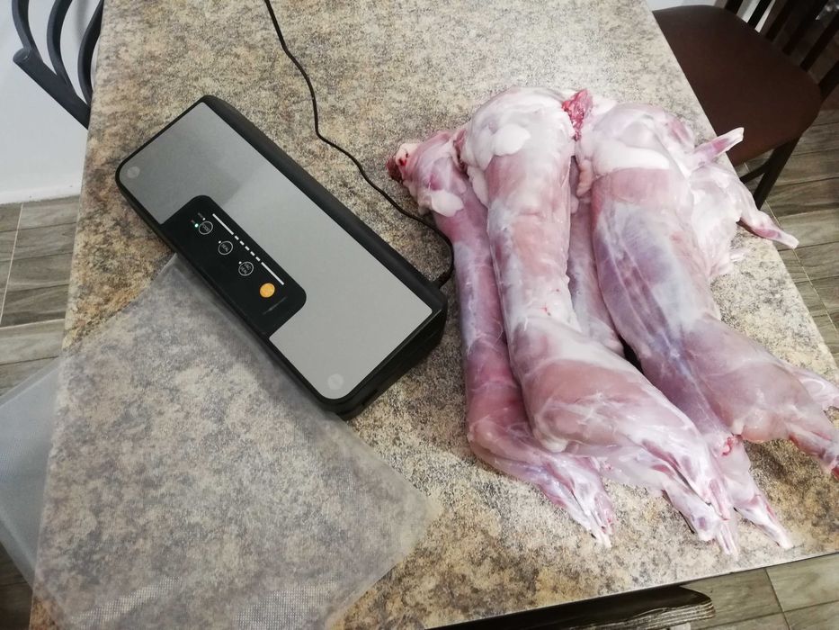 Мясо кролика домашнее.