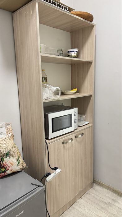 Полки, шкафы, ресепшен