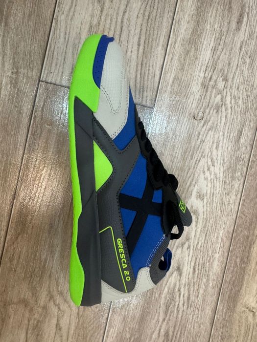 Продам кроссовки