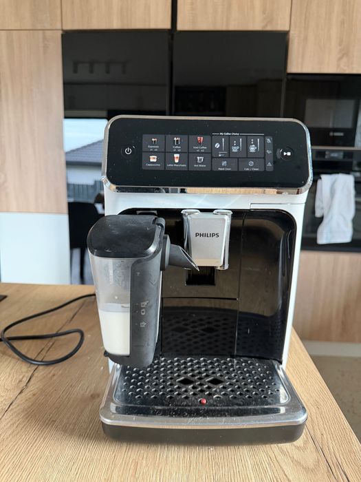 Espressor automat Philips 3300, EP3349/70, solutie de lapte LatteGO, 6 tipuri de bauturi + solutii de decalcifiere + solutii de mentenanta