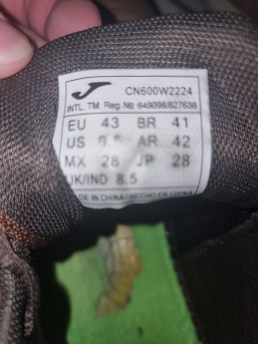 Продам кроссовки Joma