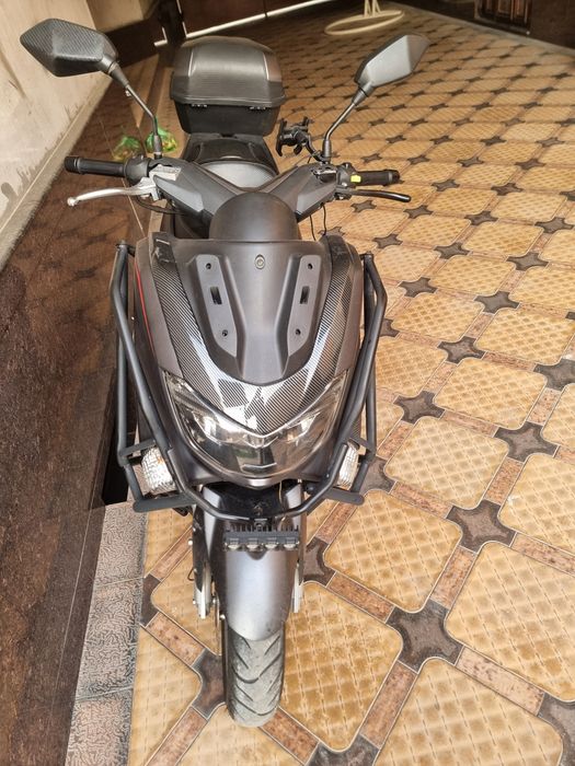 Skuter sotiladi benzinli