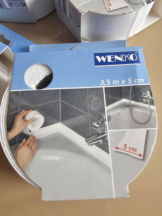 Bandă autoadezivă pentru etanșare baie WENKO – 3,5 m x 5 cm – Nouă