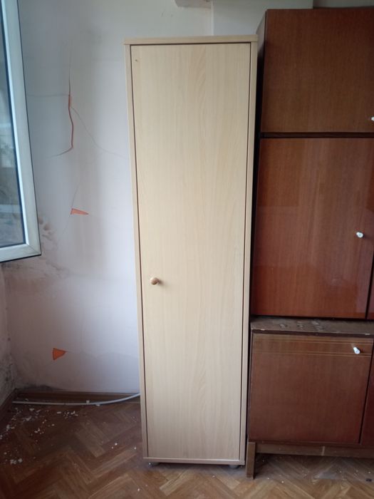 Продается шкаф пенал