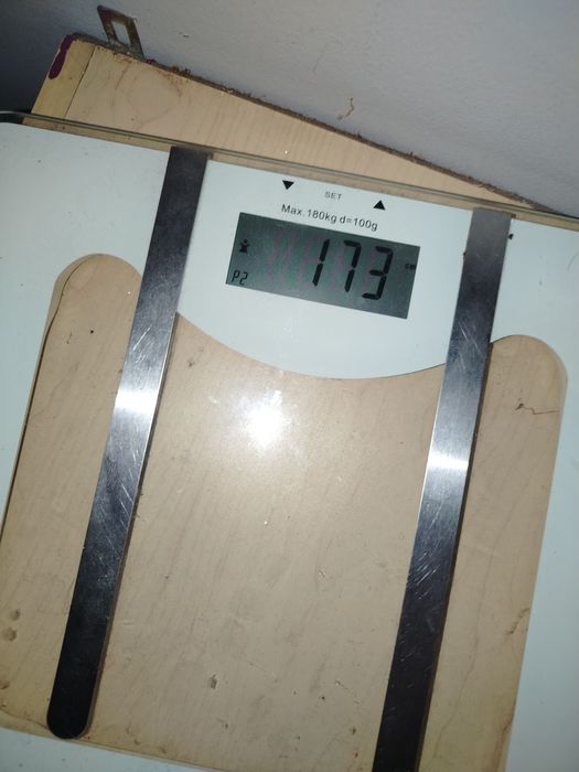 Cântar digital din sticlă