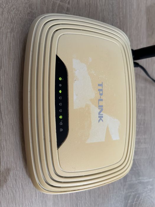 Безжичен рутер TP-Link TL-WR740N и колонки за компютър  Logitech
