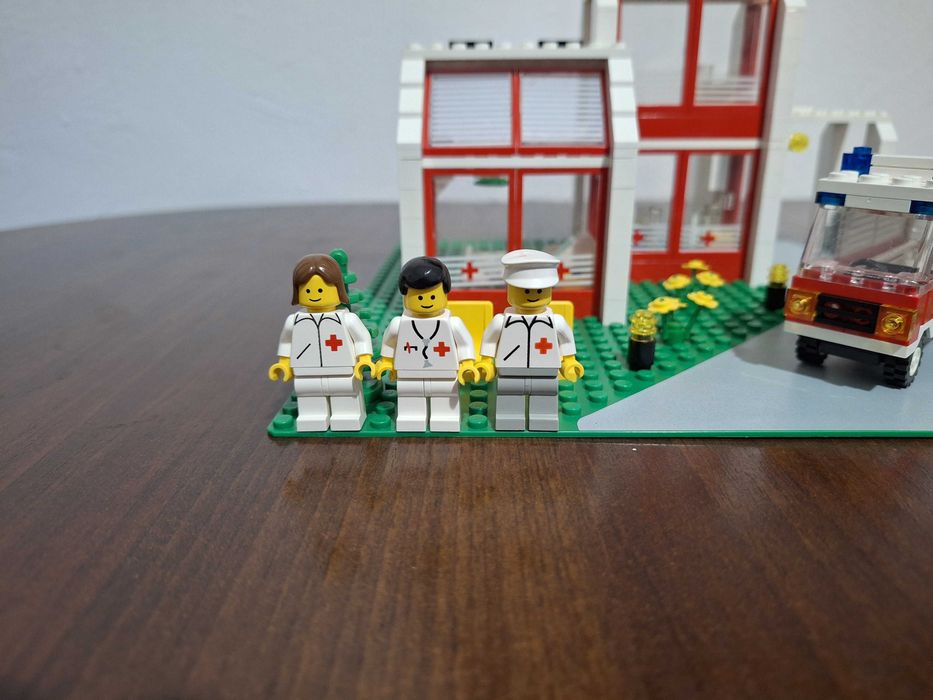 Lego 6380: Emergency Treatment Center (St. Mary's Hospital)