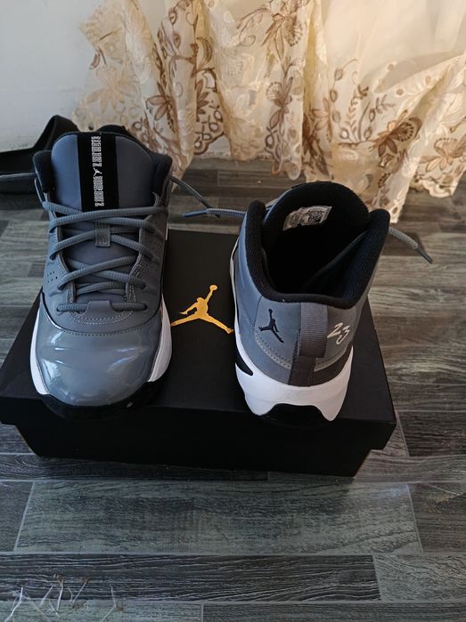 vând sau schimb jordan max aura 7
