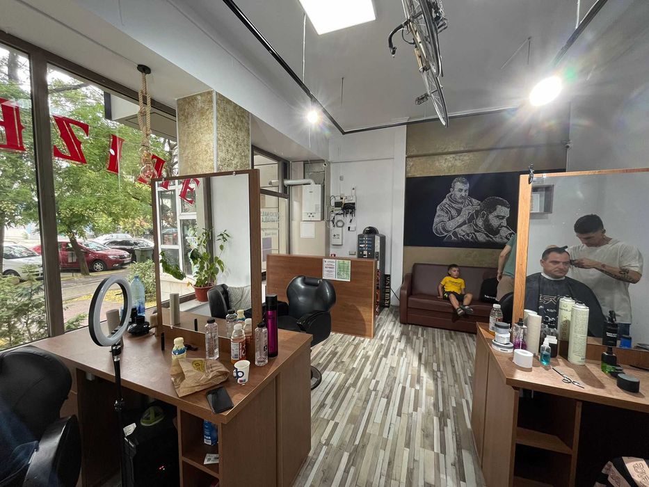 Vând frizerie complet utilata