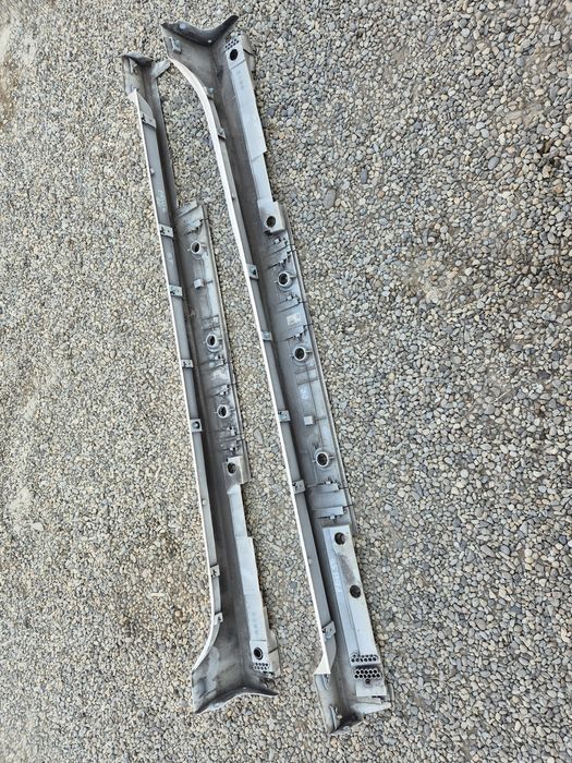 Prag Plastic St/Dr Toyota Prius XW50 2016-2019. Preț bucata.