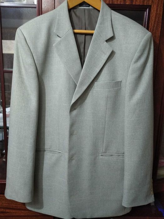 Продам мужской костюм 170000 размер 50-52.Фирма BARKLEY
