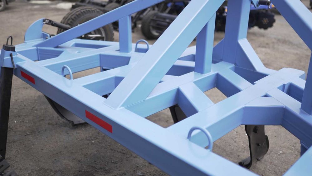 Плуг-глубокорыхлитель,2,4-6 м  плуг чизельный,щелеватель