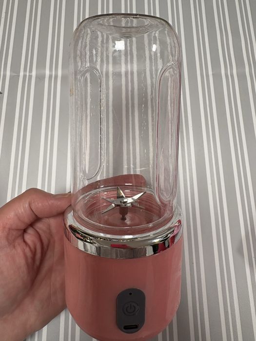 Blender pentru fructe ,nou