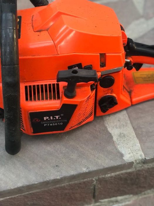 Продам пилу бензиновую