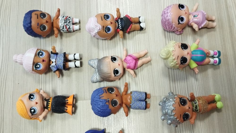 Vând Lot figurine LOL surprise
