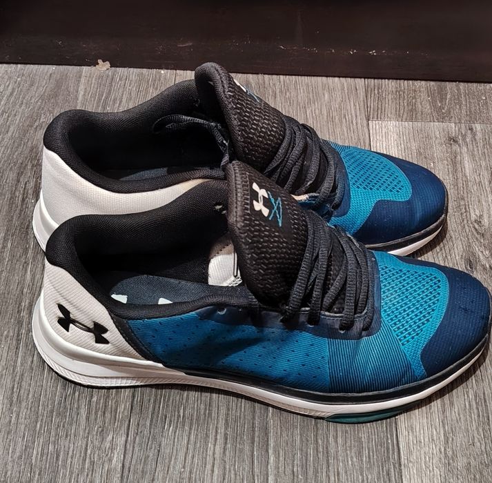Спортни обувки UNDER ARMOUR