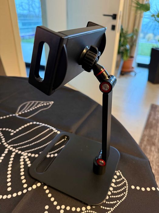 Регулируема стойка за монитор/таблет