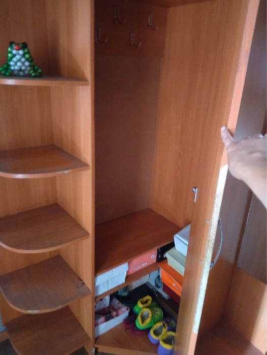 Угловой шкаф в прихожую