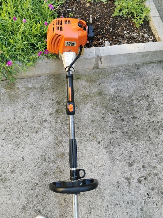 Продавам телескопичен бензинов храсторез STIHL HL 75