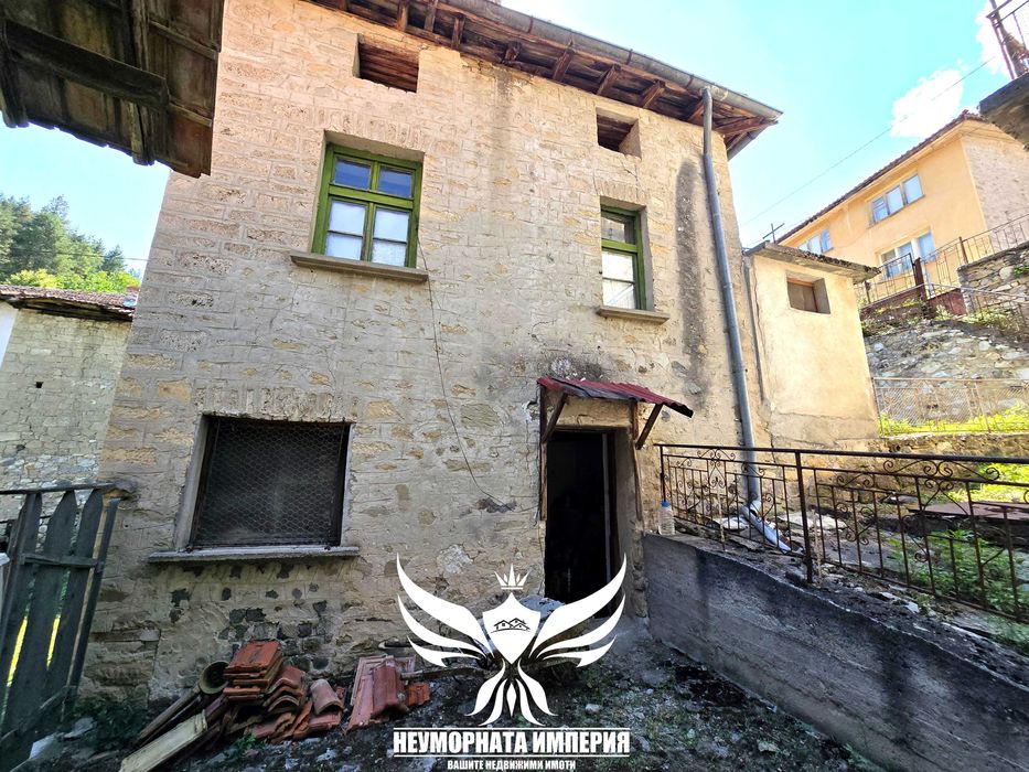 Продавам двуетажна къща 120РЗП с 260кв. двор в село Малево