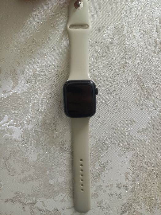 Apple Watch 3 ICloud
Идеал состояние 
Айклауд есть
Корпус в идеале
Род