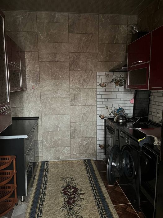 Аренда. 1.хонали метро беруни олдида оилага берилади