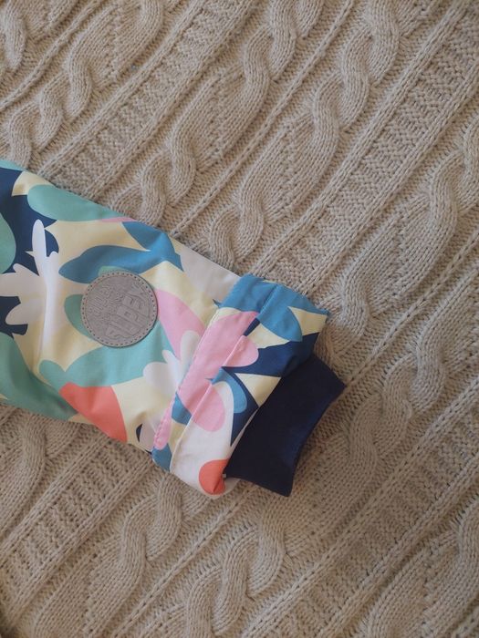 Продам демисезонный костюм для девочки