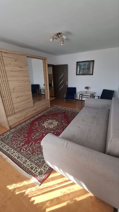 Vand aprtament cu 2 camere, decomandat, mobilat si utilat, zona foarte buna